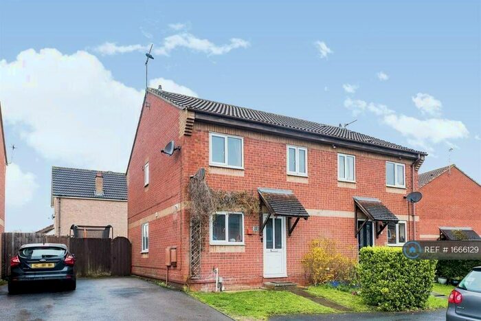 3 Bedroom Semi-Detached House To Rent In Nuffield Close, Shaw, Swindon, SN5