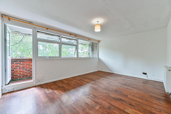 3 Bedroom Flat To Rent In Albert Road, , Stoke Newington, London, N15