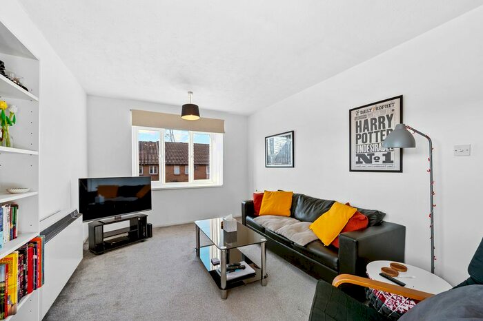 2 Bedroom Flat To Rent In Kipling Drive, London, SW19