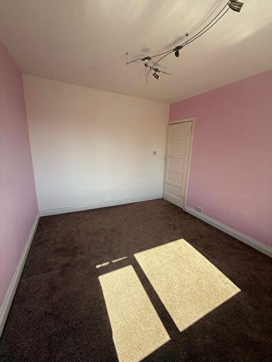 1 Bedroom Semi-Detached House To Rent In Hereford Road, Feltham, TW13