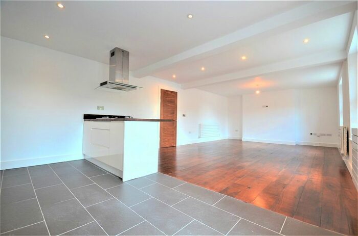 2 Bedroom Flat To Rent In Chiswick High Road, London, W4