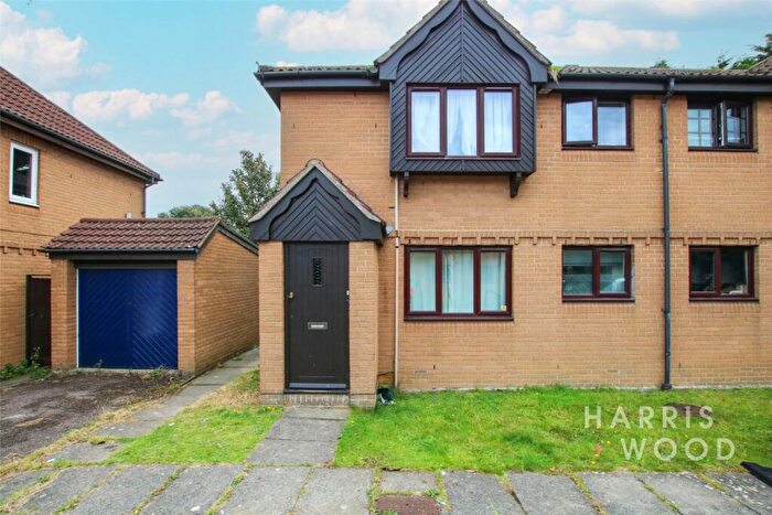 1 Bedroom Ground Maisonette For Sale In Hunting Gate, Colchester, Essex, CO1