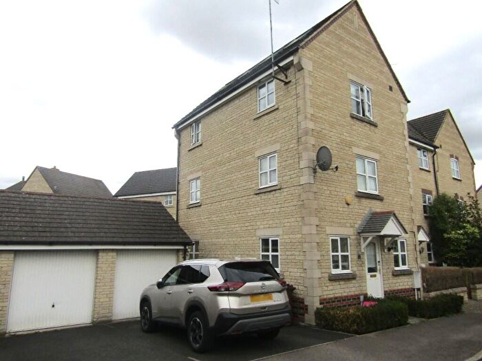 4 Bedroom Town House To Rent In Grebe Road, Langford Village, Bicester, OX26