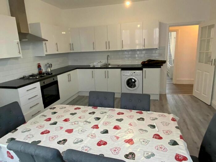 3 Bedroom Flat To Rent In Aldborough Road South, Seven Kings, Ilford, IG3