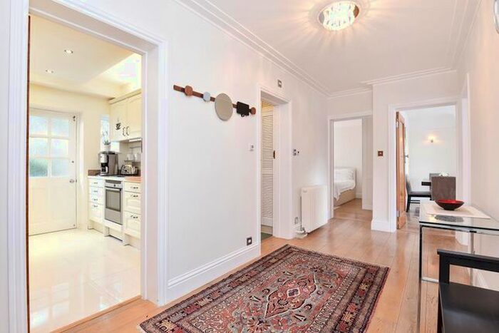 2 Bedroom Flat To Rent In Richmond Hill Court, Richmond, TW10