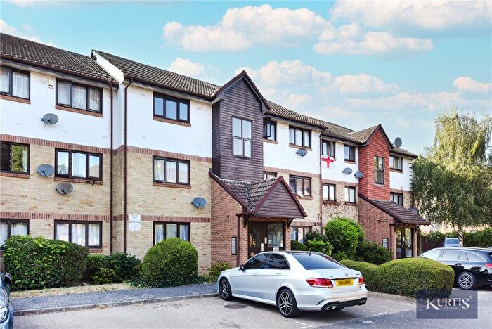 1 Bedroom Apartment For Sale In Waterside Close, Barking, London, IG11
