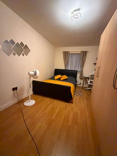 3 Bedroom Flat To Rent In Millicent Grove, Southgate, N13