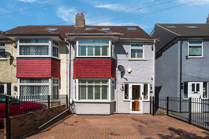 4 Bedroom Semi Detached House For Sale In Princes View, Dartford, DA1