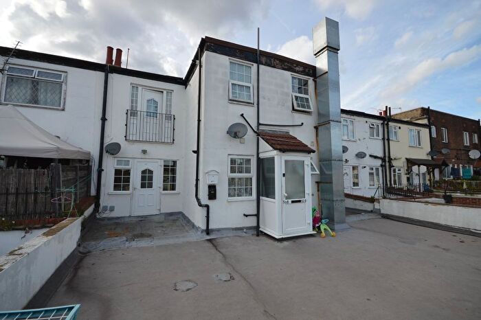 2 Bedroom Flat To Rent In High Street, Barkingside, Ilford, IG6