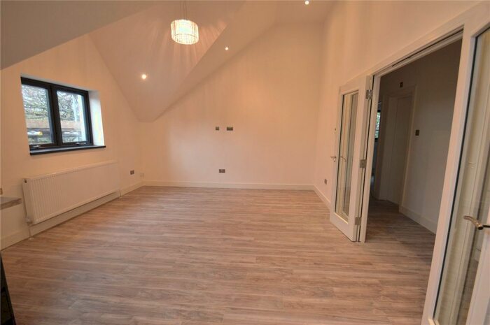 2 Bedroom Flat To Rent In London Road North, Merstham, Redhill, Surrey, RH1