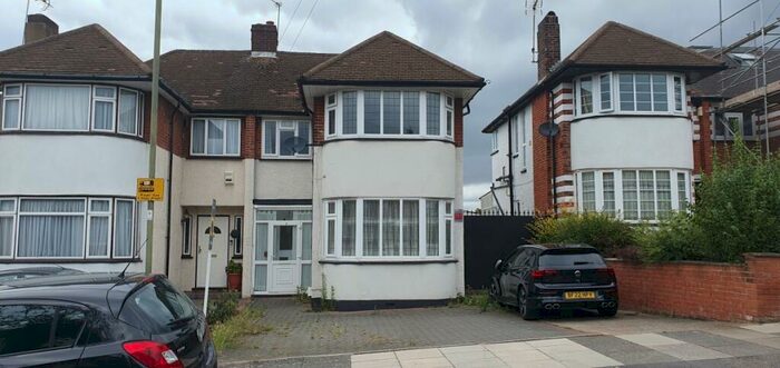 3 Bedroom Semi-Detached House To Rent In Summit Way, Southgate, N14
