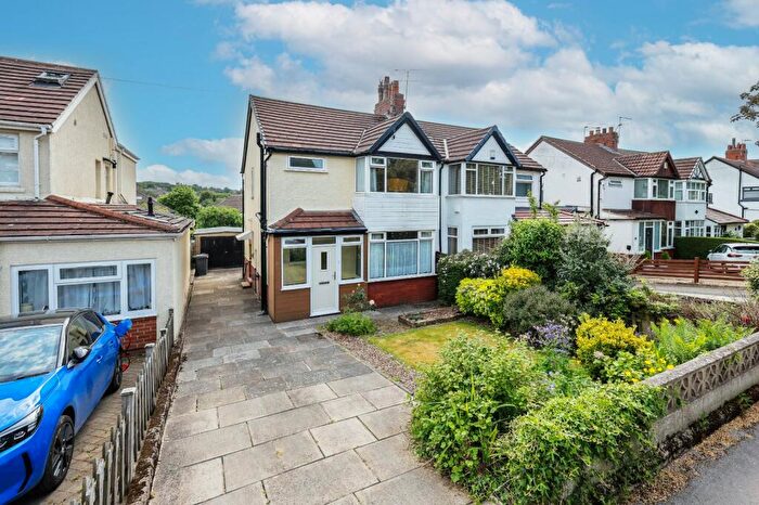 3 Bedroom Semi-Detached House For Sale In Brownberrie Avenue, Horsforth, Leeds, West Yorkshire, LS18