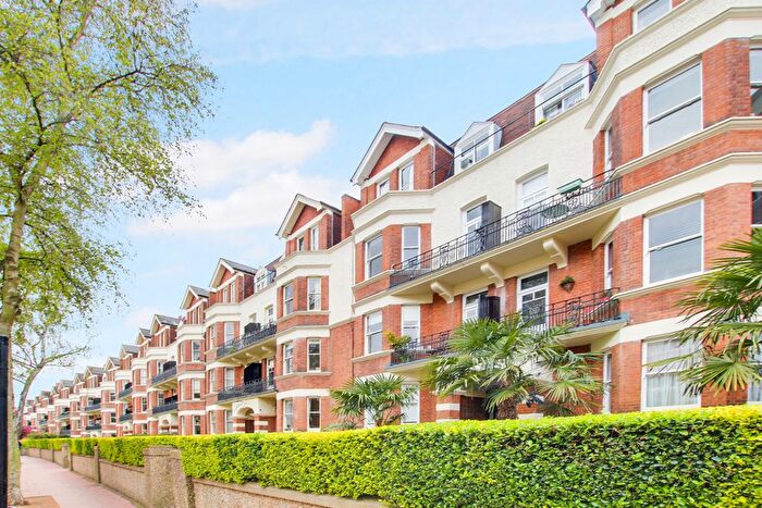 3 Bedroom Flat To Rent In Harvard Court (), West Hampstead, NW6
