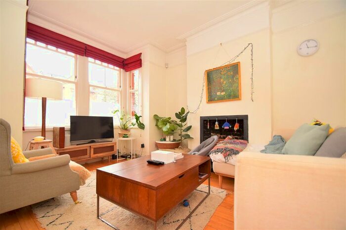2 Bedroom Maisonette To Rent In Sidney Road, St Margarets, Twickenham, TW1