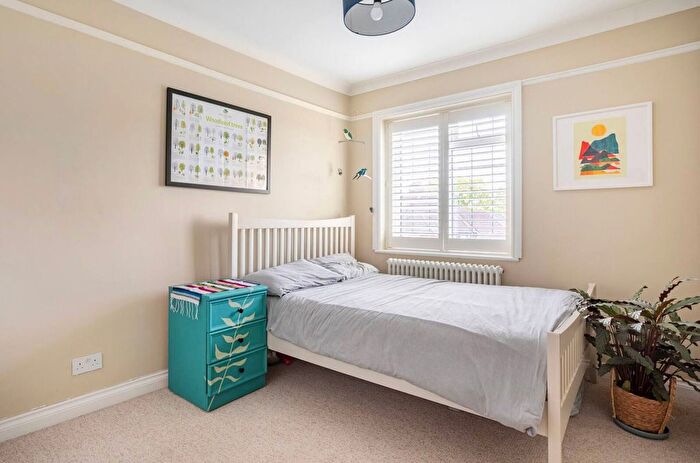 3 Bedroom Terraced House To Rent In Crescent Way, Streatham Common, London, SW16