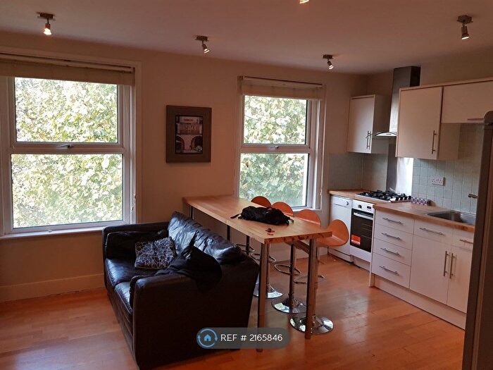 2 Bedroom Flat To Rent In Bamborough Gardens, London, W12