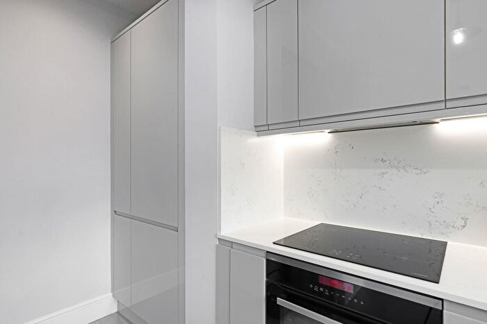 3 Bedroom End Of Terrace House For Sale In Clive Road, Enfield, EN1