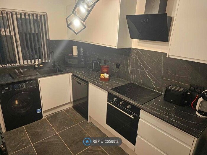 2 Bedroom Flat To Rent In Drummond Street, London, NW1
