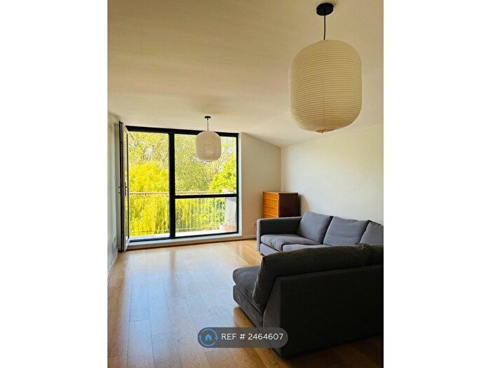 2 Bedroom Flat To Rent In Printers Mews, London, E3