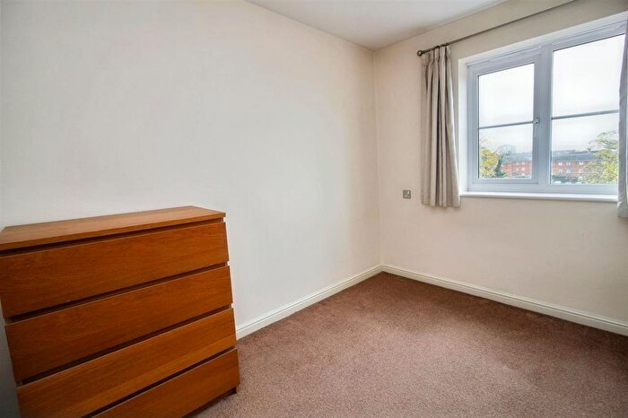 2 Bedroom Flat For Sale In Crowe Road, Bedford, MK40