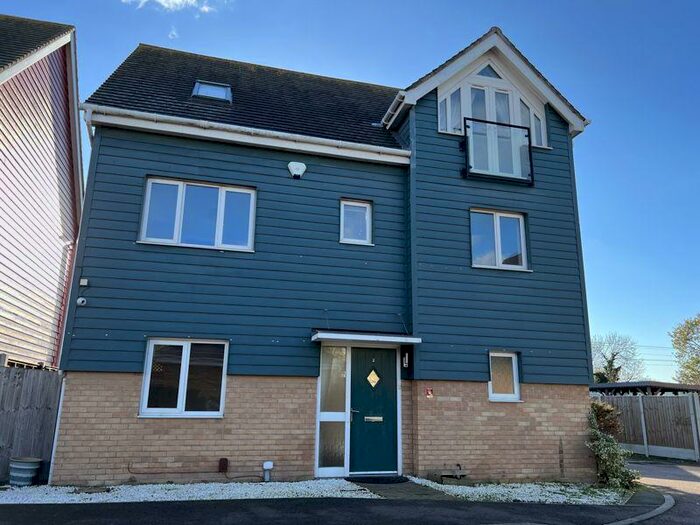 6 Bedroom Detached House To Rent In Eros Avenue, Southend-On-Sea, SS2