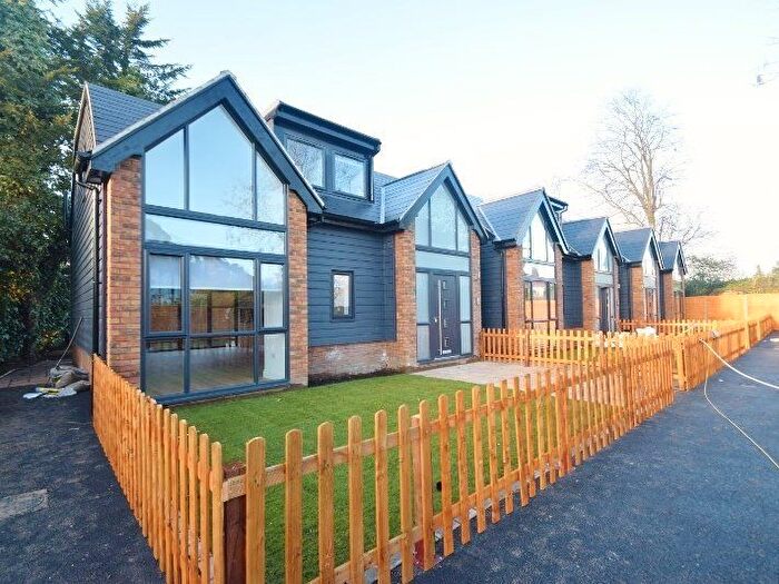 2 Bedroom Property To Rent In Edeleny Close, London, N2