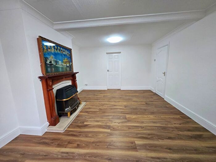 5 Bedroom Semi Detached House To Rent In Drenon Square, Hayes, Greater London, UB3