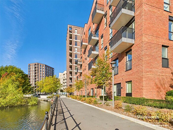 2 Bedroom Flat To Rent In Joseph Huntley Walk, Reading, Berkshire, RG1