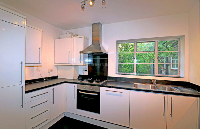 3 Bedroom Apartment To Rent In Brookland Rise, Hampstead Garden Suburb, NW11
