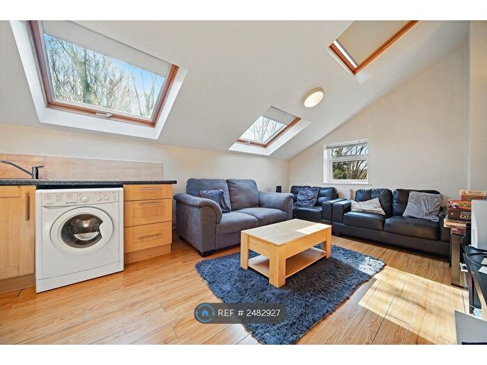 2 Bedroom Flat To Rent In Commercial Road, Leeds, LS5