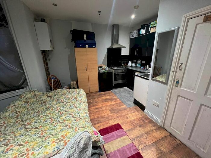 Studio To Rent In Park Road, Ilford, IG1
