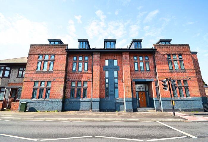 2 Bedroom Flat For Sale In Ashley Road, Bournemouth, BH1