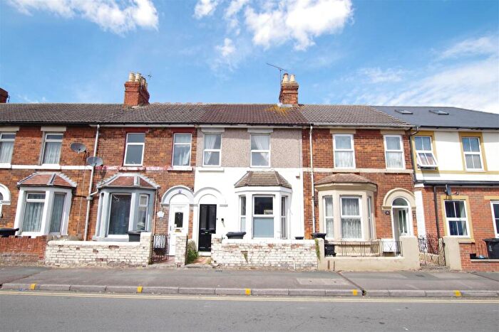 3 Bedroom Terraced House To Rent In Ferndale Road, Ferndale, Swindon, SN2