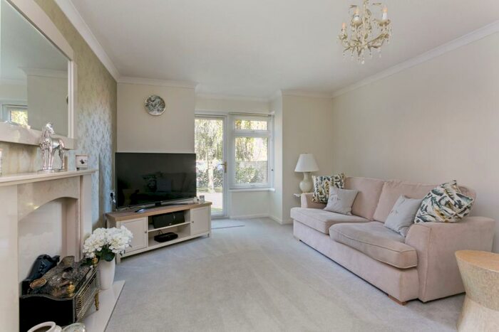 2 Bedroom Apartment To Rent In Laurance Court, Dean Street, Marlow, SL7