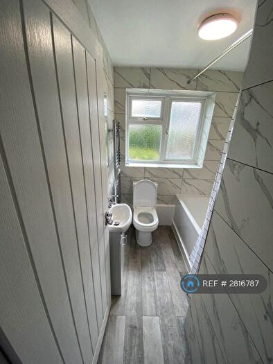 1 Bedroom Flat To Rent In Olivia Court, Enfield, EN2