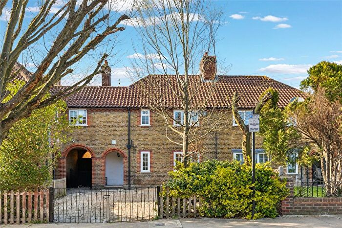 3 Bedroom Detached House To Rent In Hilary Road, London, W12