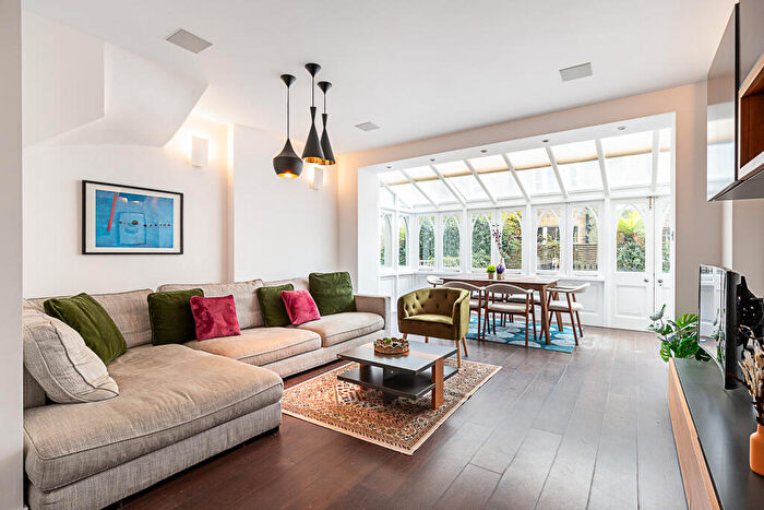 3 Bedroom Flat To Rent In Upcerne Road, London, SW10