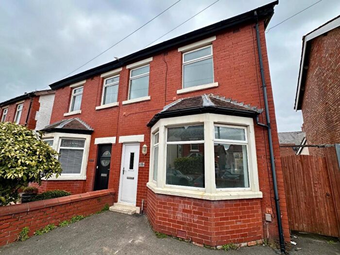 3 Bedroom Semi-Detached House To Rent In Rangeway Avenue, Blackpool, FY4