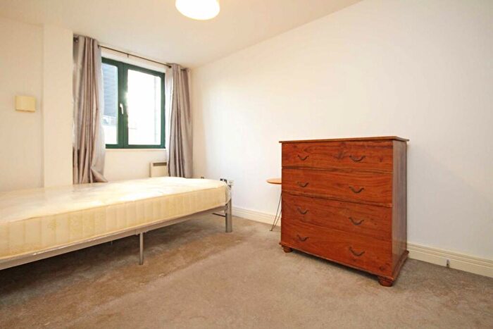3 Bedroom Flat To Rent In Mansell Street, Tower Hill, E1