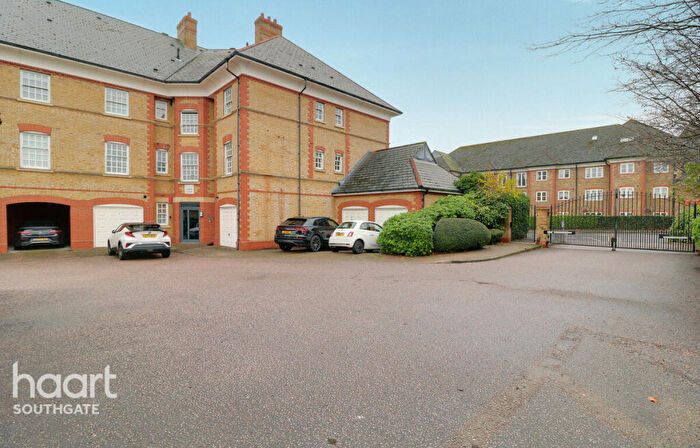 2 Bedroom Apartment For Sale In Donovan Place, London, N21