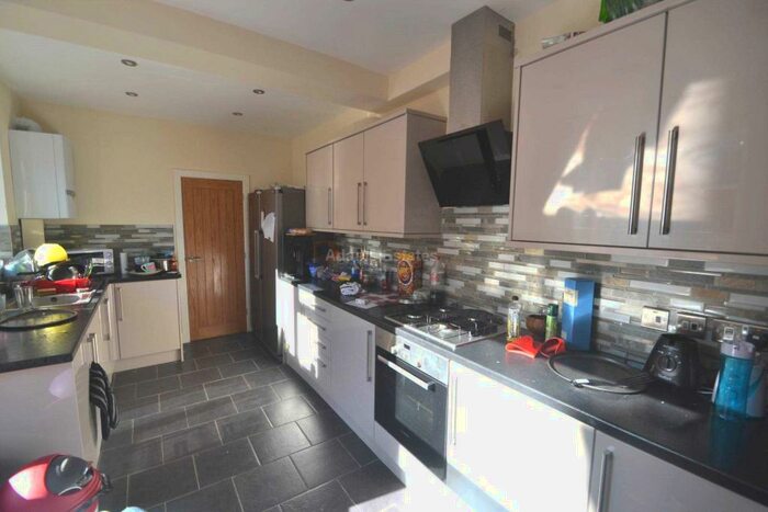 6 Bedroom Terraced House To Rent In Norris Road, Reading, Berkshire, RG6