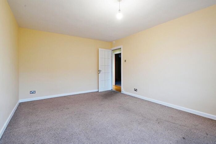 2 Bedroom Apartment For Sale In Wilbury Crescent, Hove, BN3