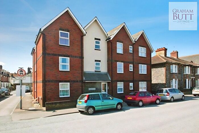 1 Bedroom Flat To Rent In Terminus Road, Littlehampton, West Sussex, BN17