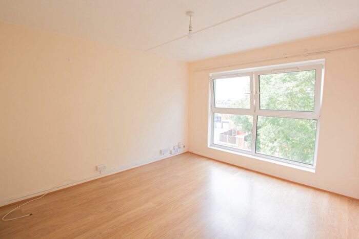 2 Bedroom Flat To Rent In Copperfield, Chigwell, IG7