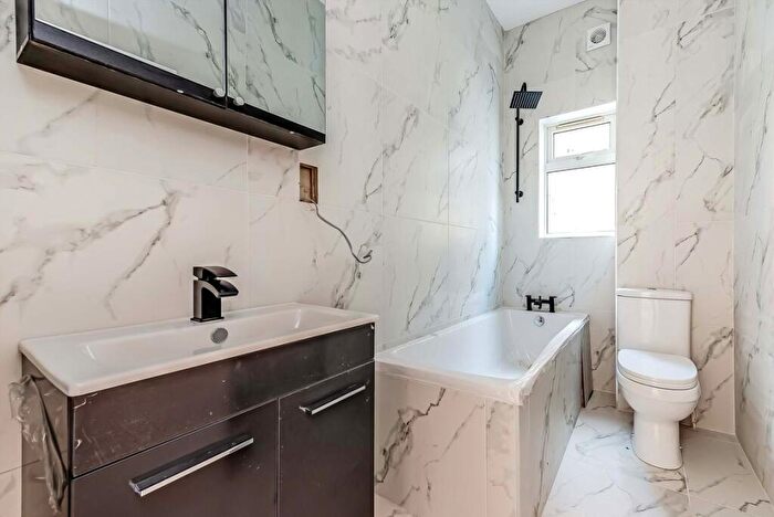 1 Bedroom Flat For Sale In Colney Hatch Lane, London, N10