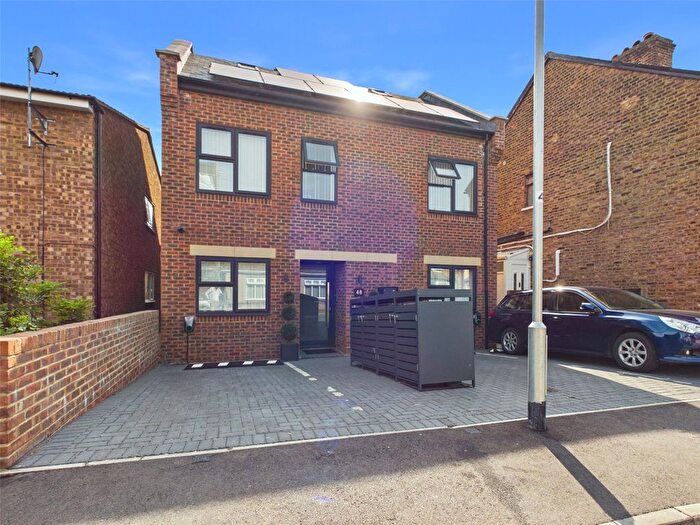 2 Bedroom Flat To Rent In Albert Road, West Drayton, UB7