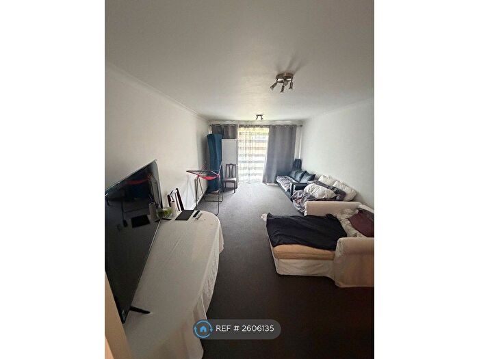 3 Bedroom Flat To Rent In September Way, Stanmore, HA7