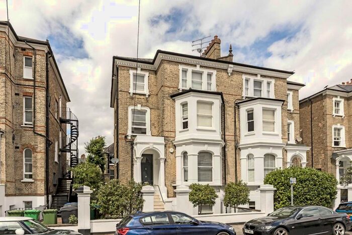 2 Bedroom Flat To Rent In St. Philips Road, Surbiton KT6