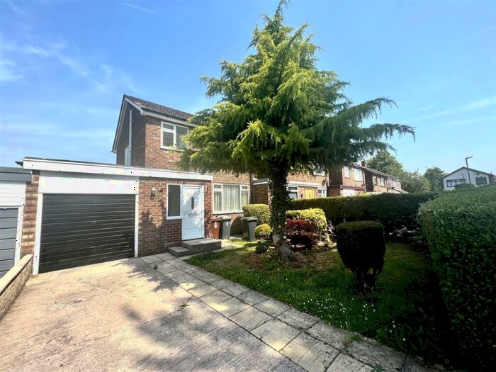 3 Bedroom House To Rent In Pinfold, Hadfield, Glossop, SK13