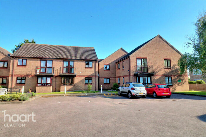 2 Bedroom Apartment For Sale In Wash Lane, Clacton-On-Sea, CO15